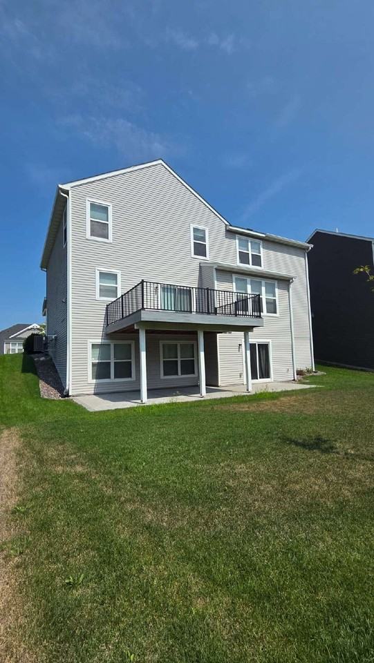 671 Devine Dr - Photo 3 of 34