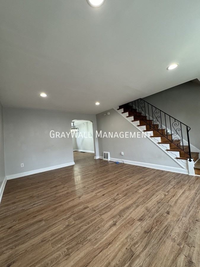 480 Westmont Dr - Photo 2 of 7