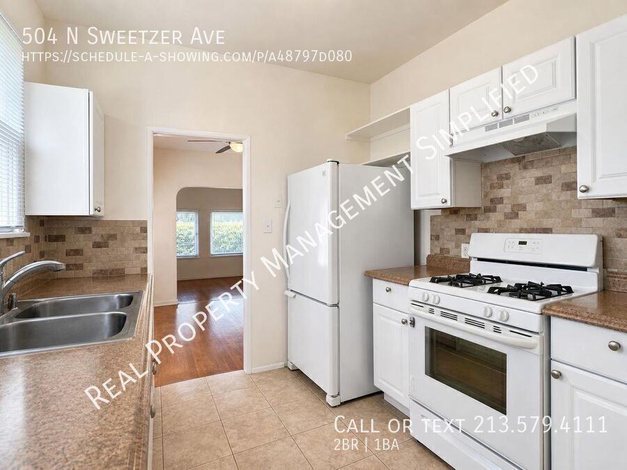 504 N Sweetzer Ave - Photo 5 of 10