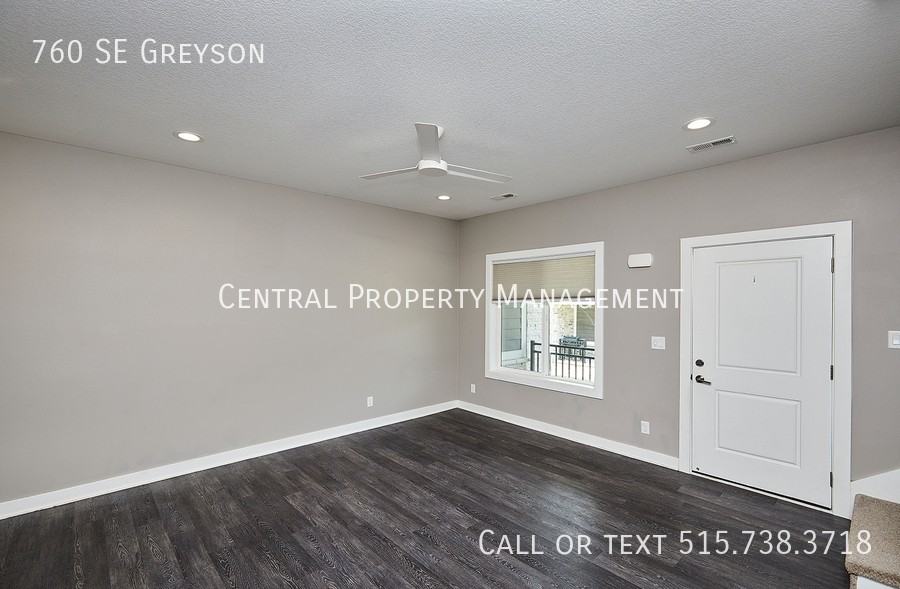 760 Se Greyson Ln - Photo 2 of 22