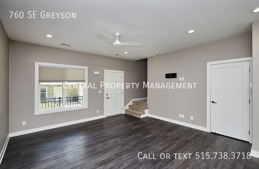 760 Se Greyson Ln - Photo 3 of 22