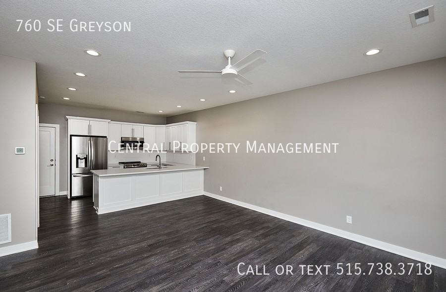 760 Se Greyson Ln - Photo 4 of 22