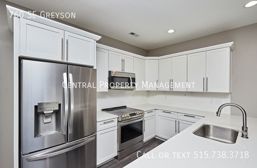 760 Se Greyson Ln - Photo 7 of 22