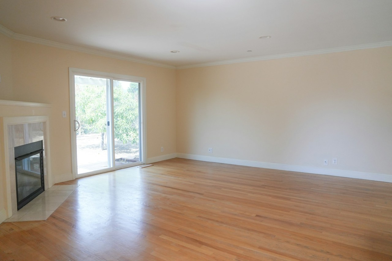 300 Ridgeway Road, Unit A - Photo 2 of 33