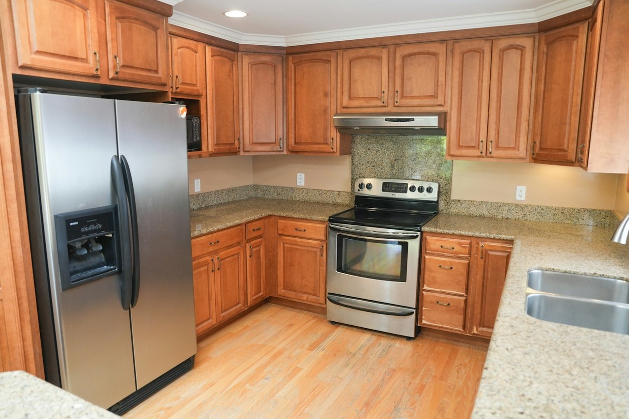 300 Ridgeway Road, Unit A - Photo 3 of 33