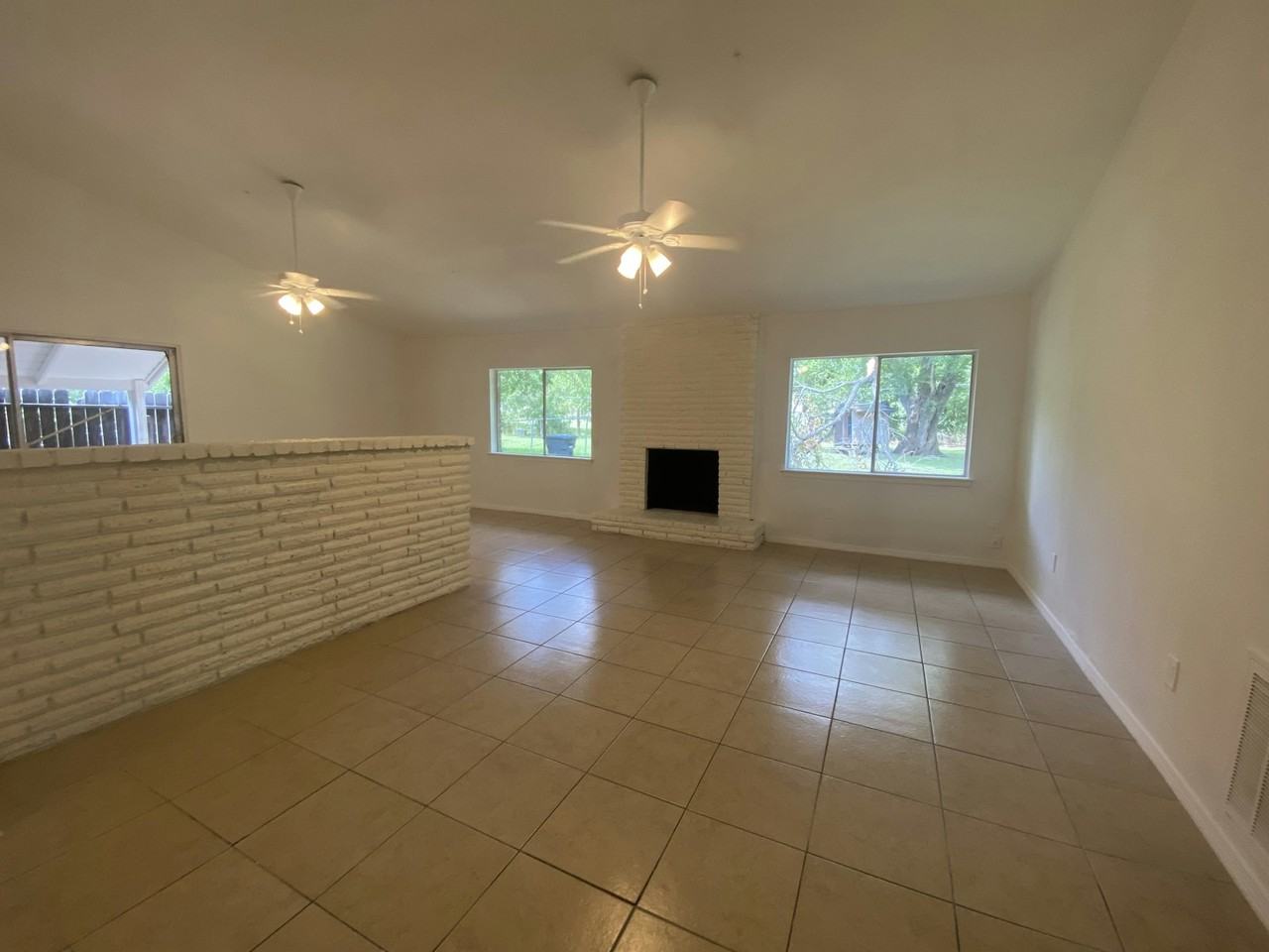 11622 Sela Lane - Photo 4 of 10