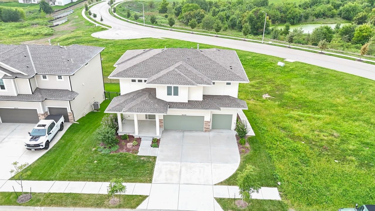 18228 Earnshaw St - Photo 2 of 31