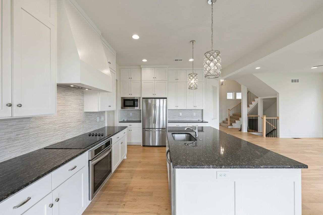 18228 Earnshaw St - Photo 7 of 31