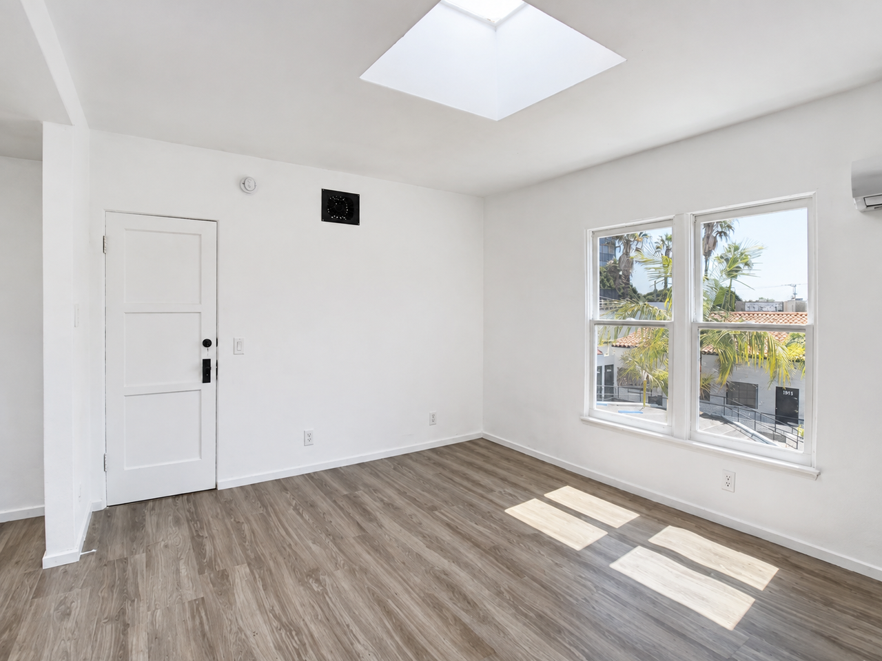 1147 24th Street, Unit B - Photo 4 of 40