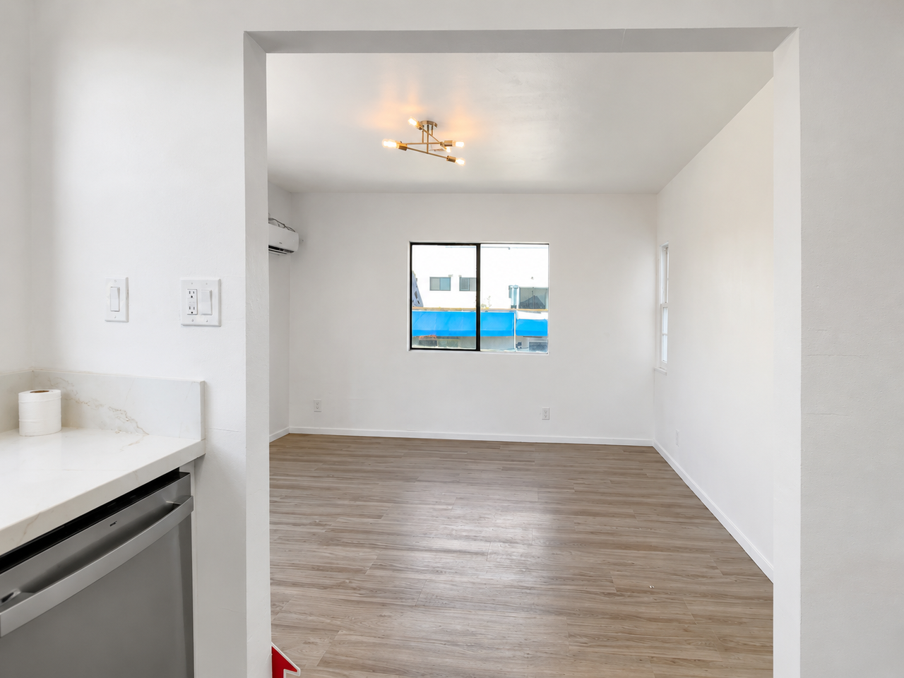 1147 24th Street, Unit B - Photo 5 of 40