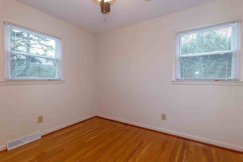 408 Pineview Drive - Photo 4 of 14
