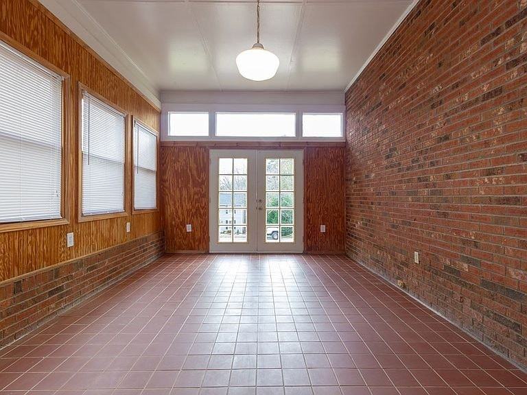 408 Pineview Drive - Photo 5 of 14
