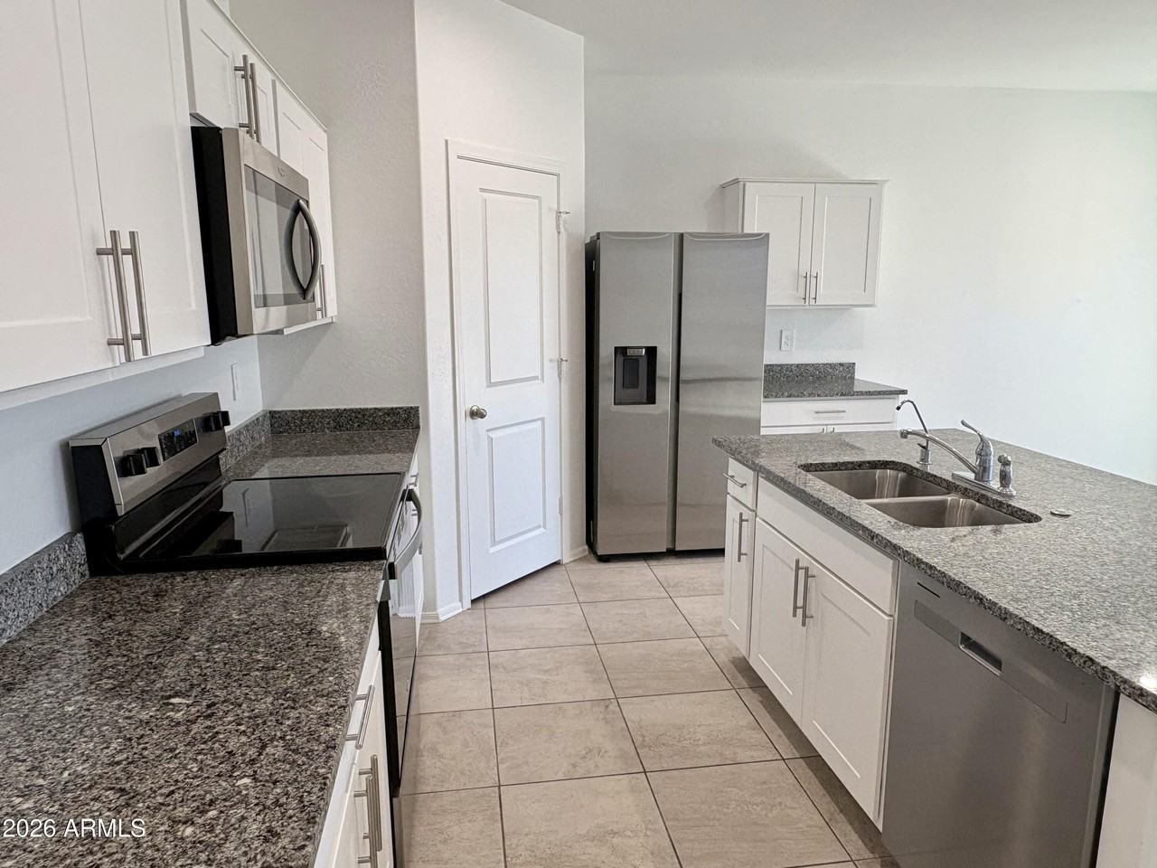 1575 E Lardner Dr - Photo 3 of 50