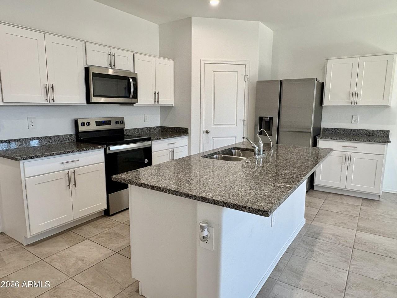 1575 E Lardner Dr - Photo 4 of 50