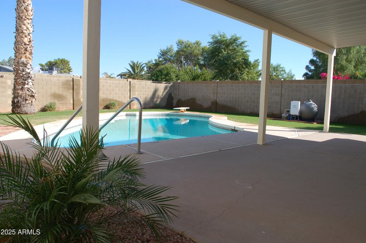 2111 N Bullmoose Dr - Photo 5 of 11