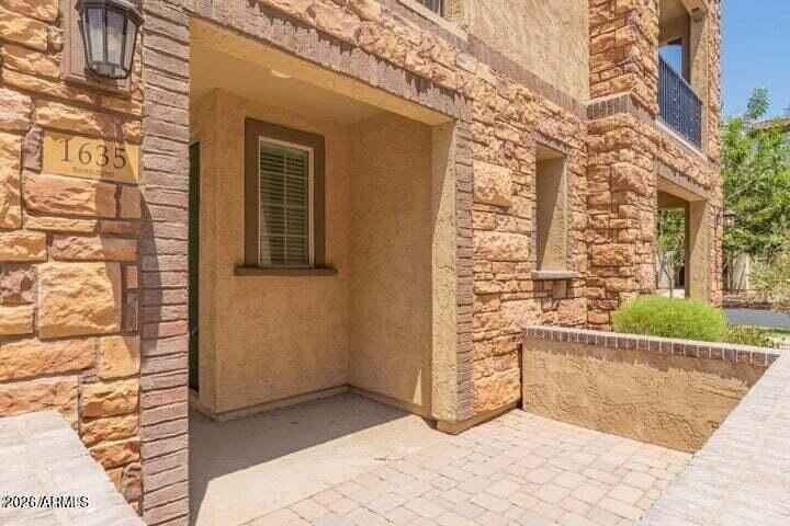 1635 E Dogwood Ln - Photo 3 of 36