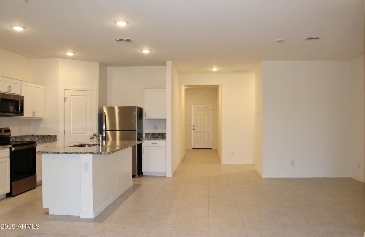 10354 N 156th Ave - Photo 3 of 26