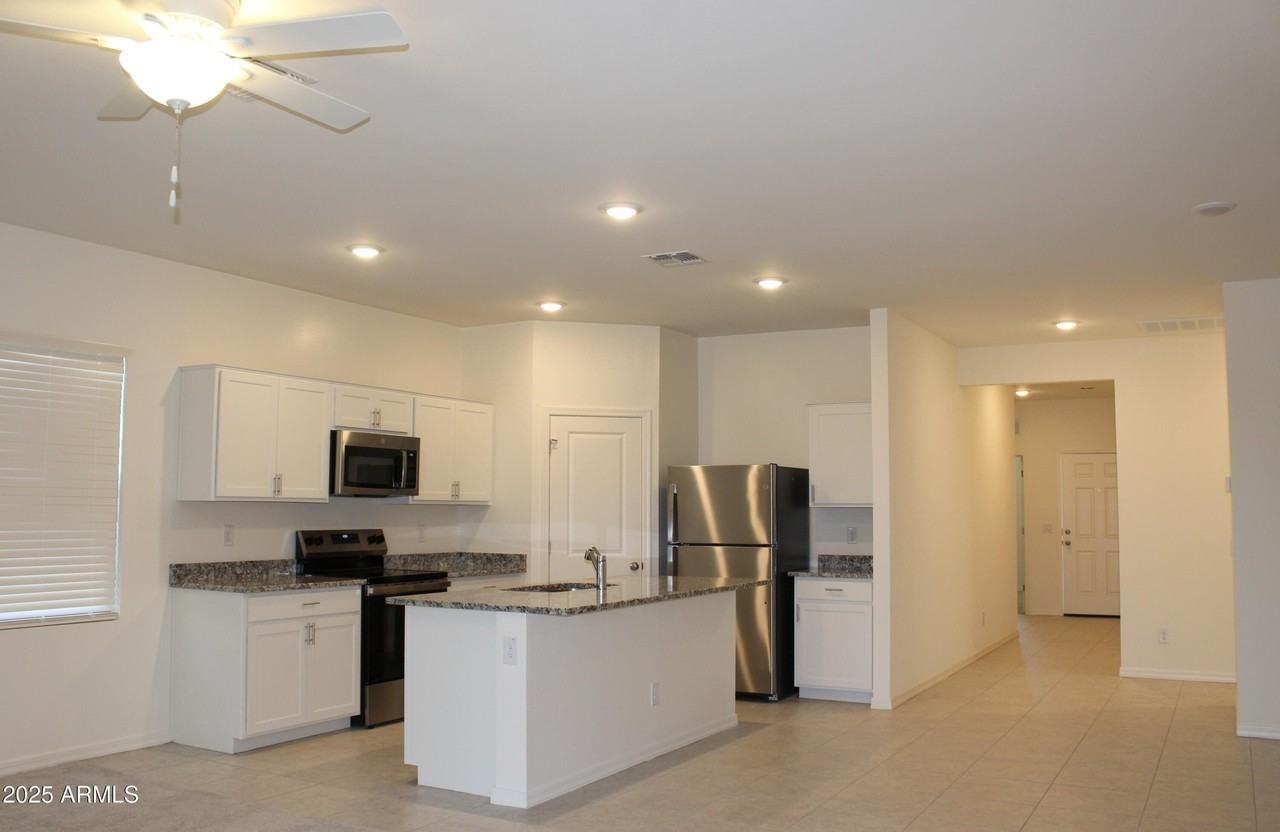 10354 N 156th Ave - Photo 4 of 26