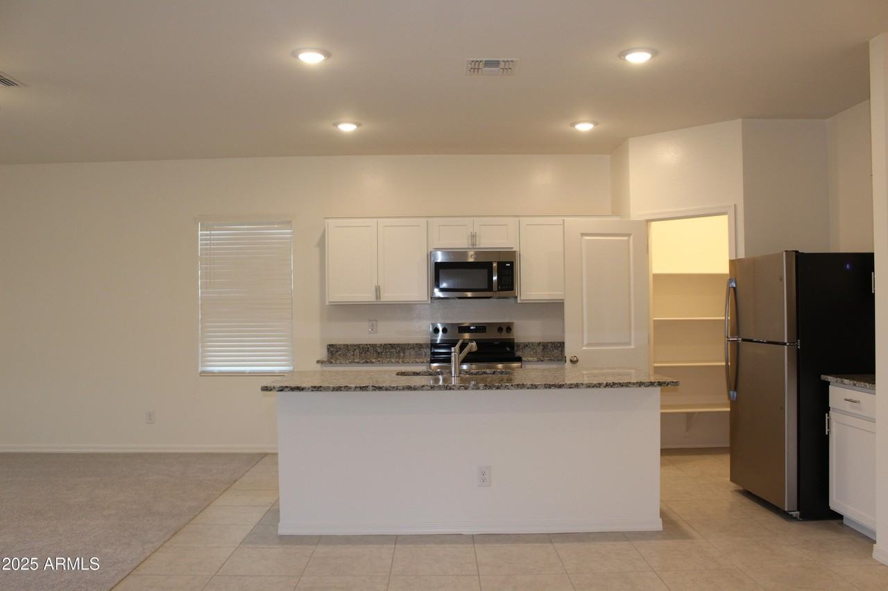 10354 N 156th Ave - Photo 6 of 26