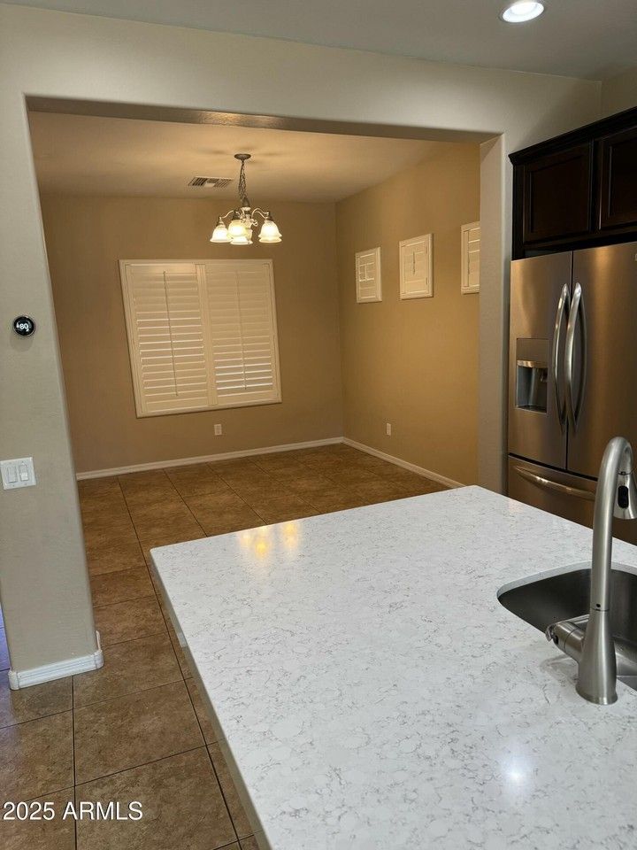 11009 E Sutter Ave - Photo 6 of 32