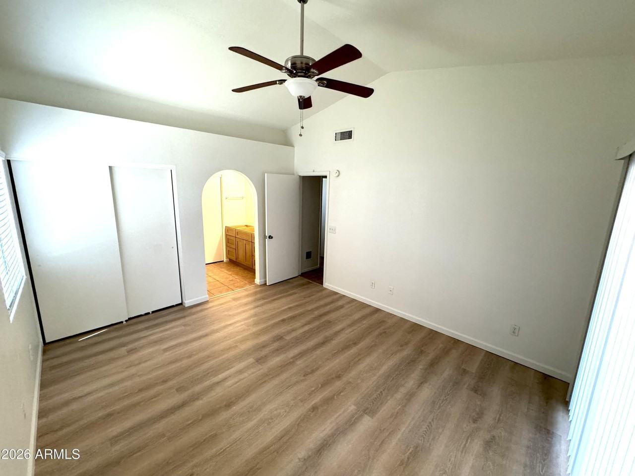 2467 W Park Ave - Photo 2 of 8