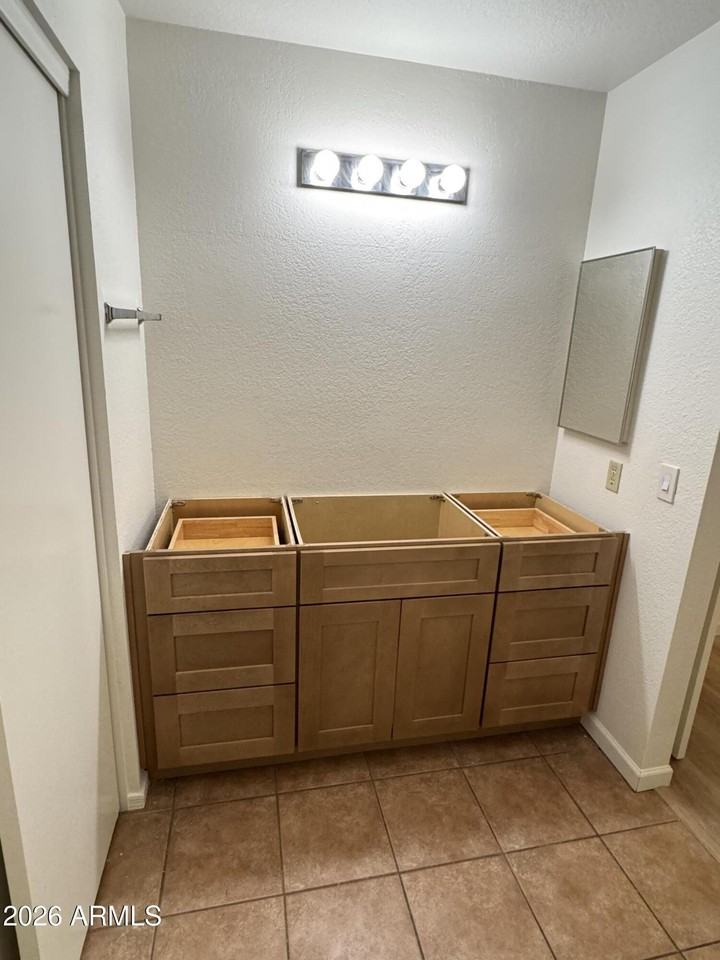2467 W Park Ave - Photo 5 of 8