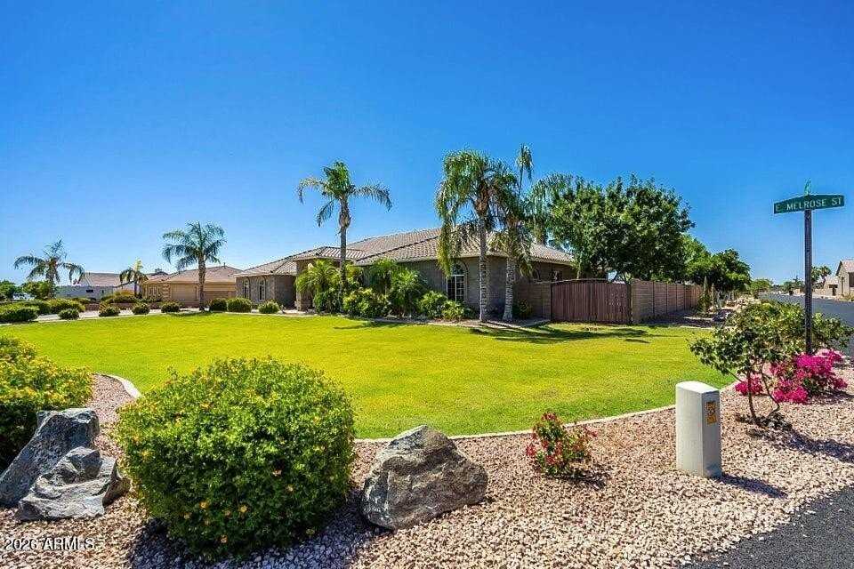 2607 E Melrose St - Photo 2 of 50