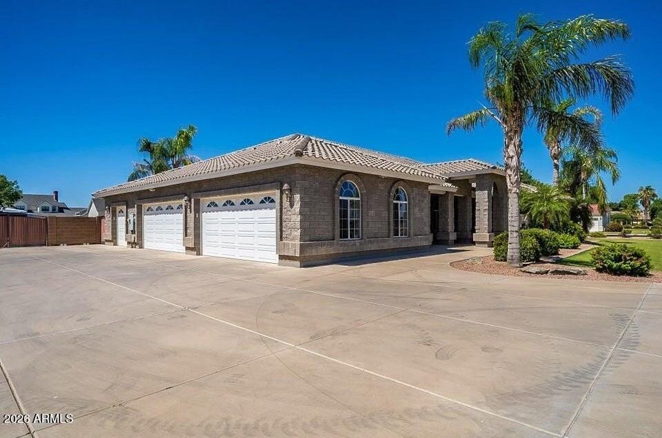 2607 E Melrose St - Photo 4 of 50