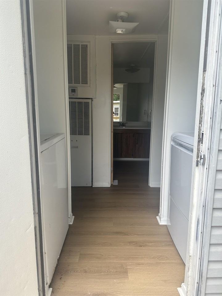 2201 35th St - Photo 2 of 9