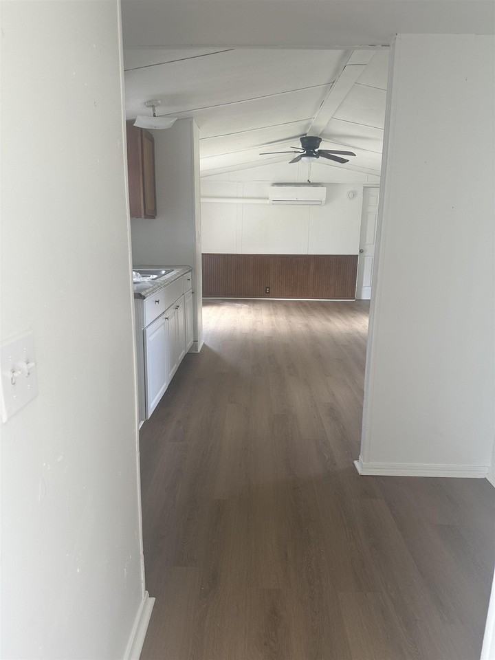 2201 35th St - Photo 3 of 9