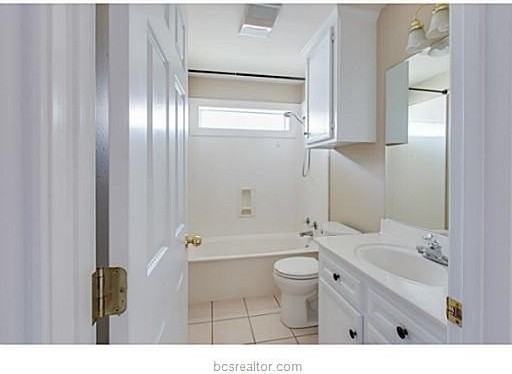 239 Stuttgart Cir - Photo 7 of 13