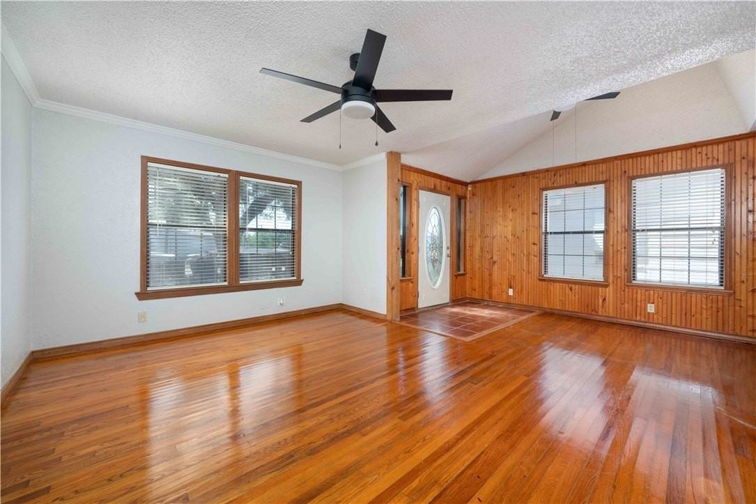 1050 Dorthy Dr - Photo 4 of 18