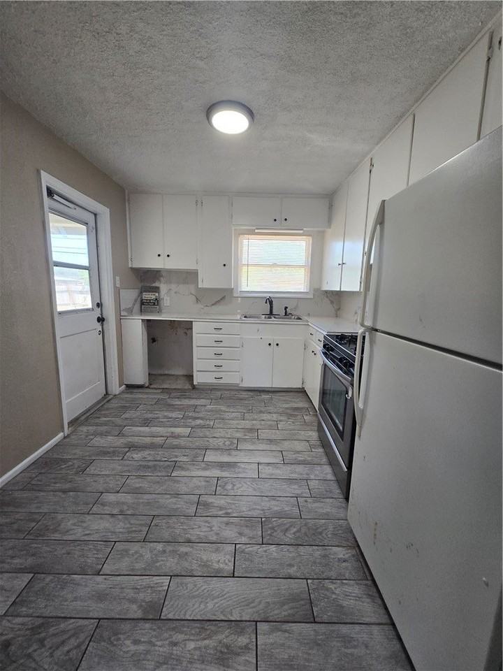 1122 Rickey Dr - Photo 3 of 15