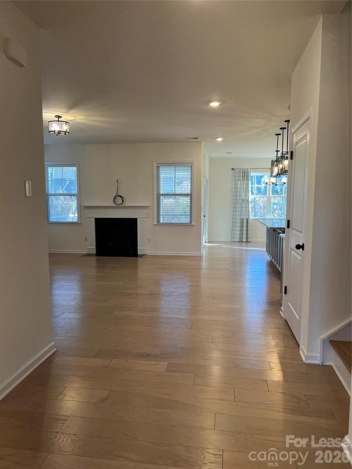 5016 Britannia Blvd - Photo 2 of 29