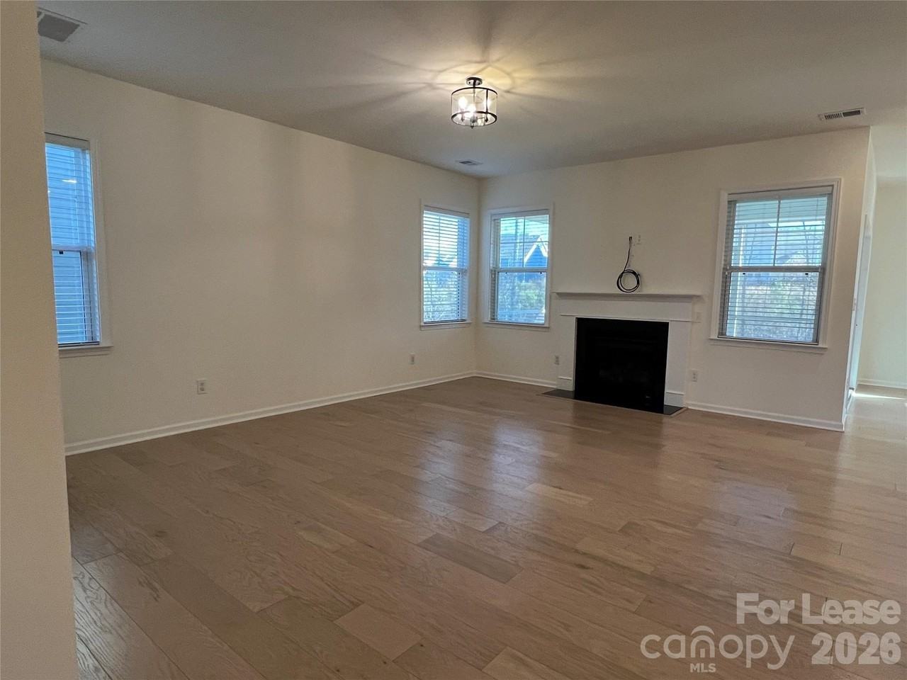 5016 Britannia Blvd - Photo 4 of 29