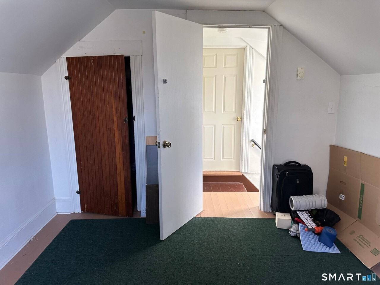 22 Donahue Pl - Photo 2 of 8