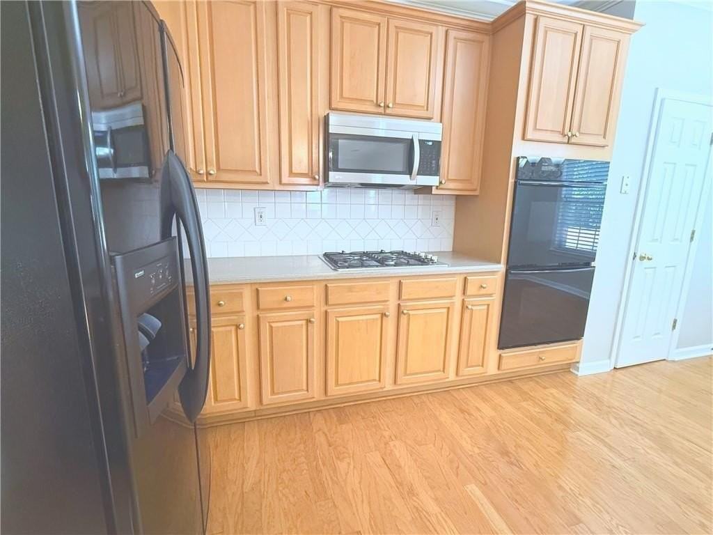 12442 Waterside Dr - Photo 4 of 24