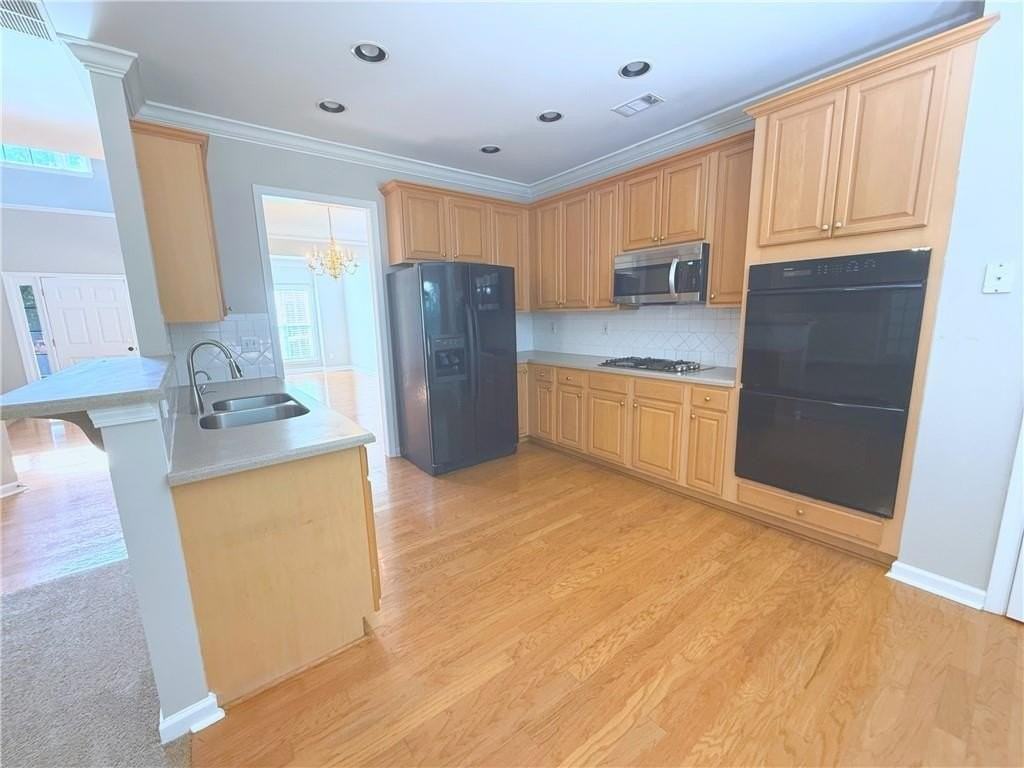 12442 Waterside Dr - Photo 5 of 24