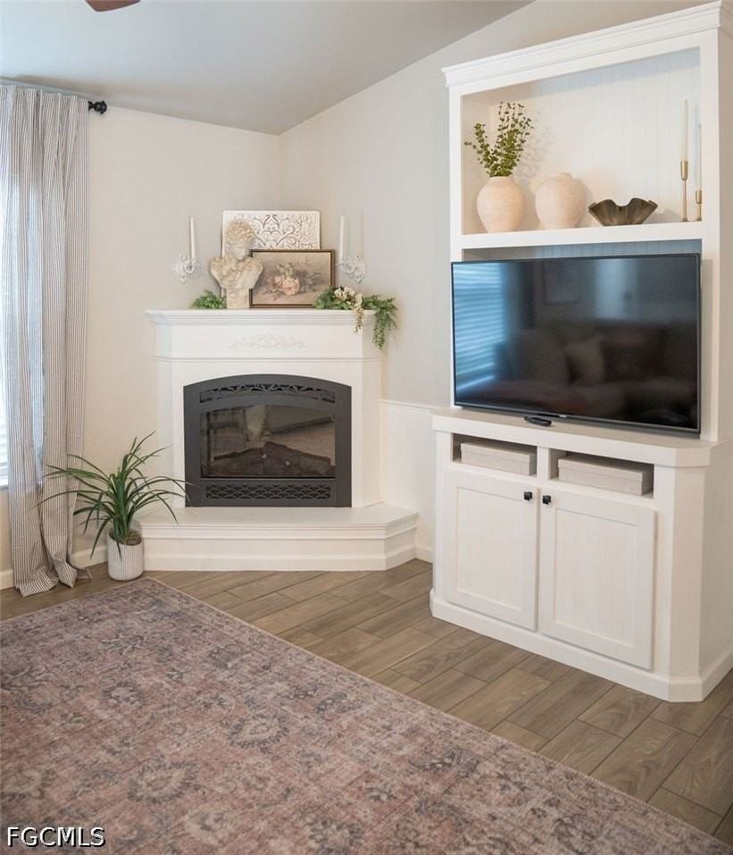 6069 Lacota Ave - Photo 4 of 26