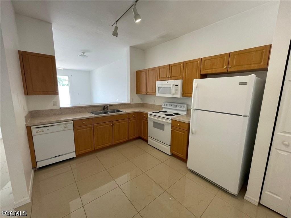 3637 Pine Oak Cir #105 - Photo 2 of 20