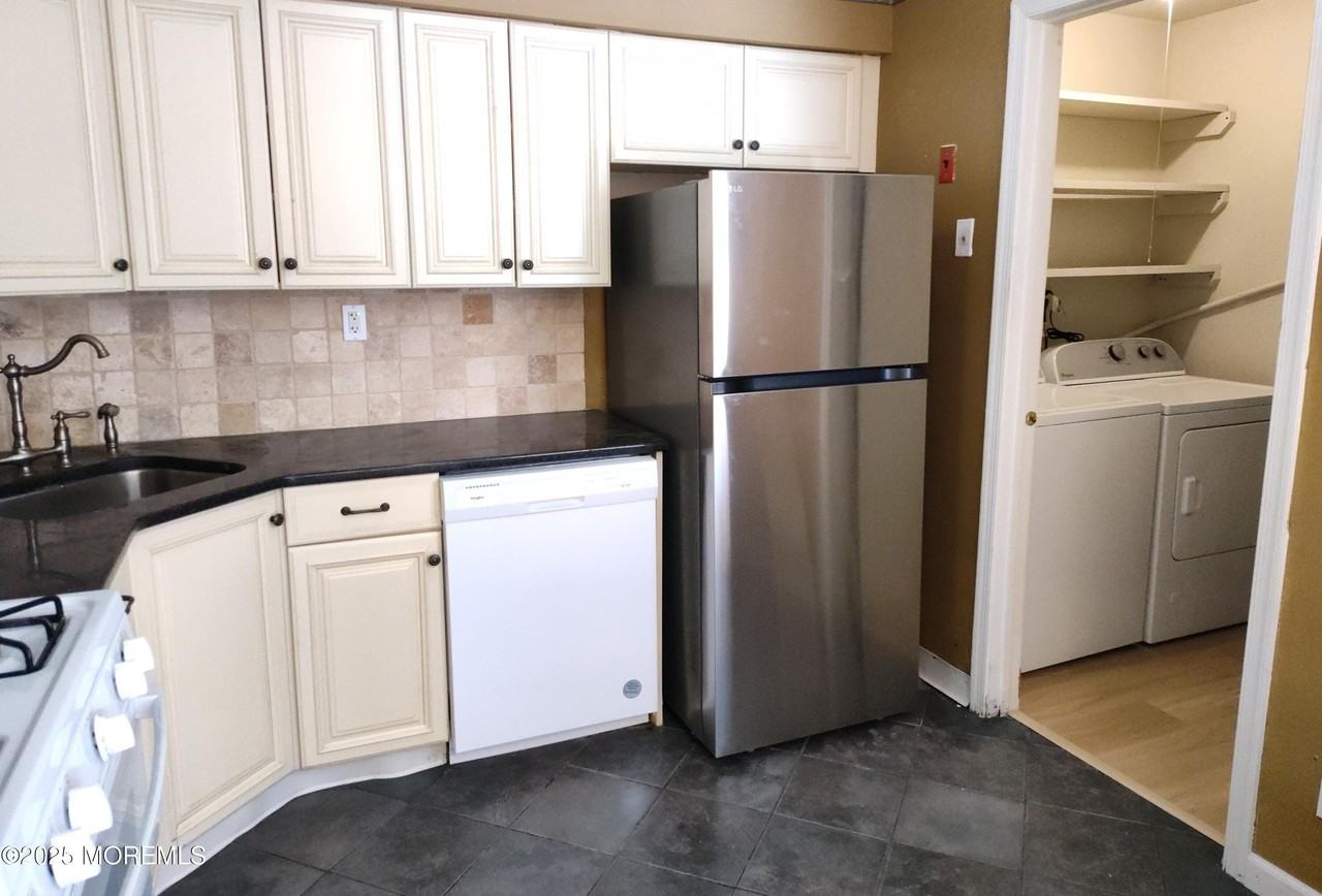 55 Frontier Way - Photo 3 of 17