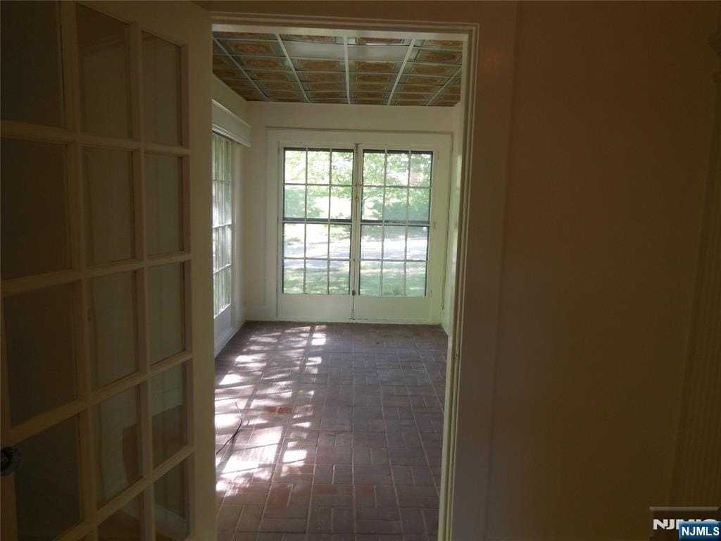 373 Claremont Ave - Photo 3 of 33