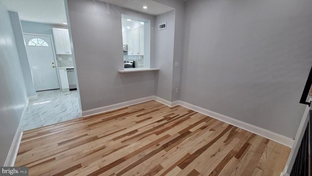 1810 E Albert St - Photo 3 of 15