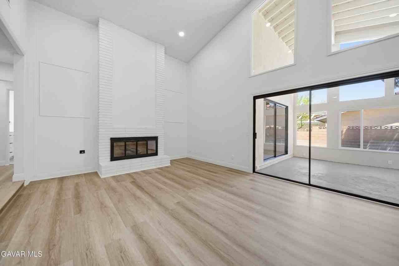 2653 End Ct - Photo 3 of 7