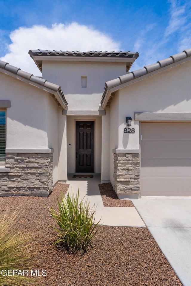828 Paseo Solar Dr - Photo 2 of 42