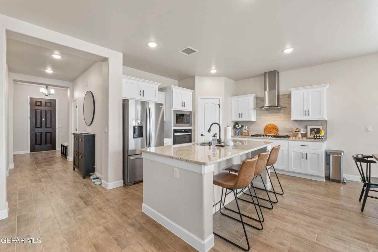 828 Paseo Solar Dr - Photo 5 of 42