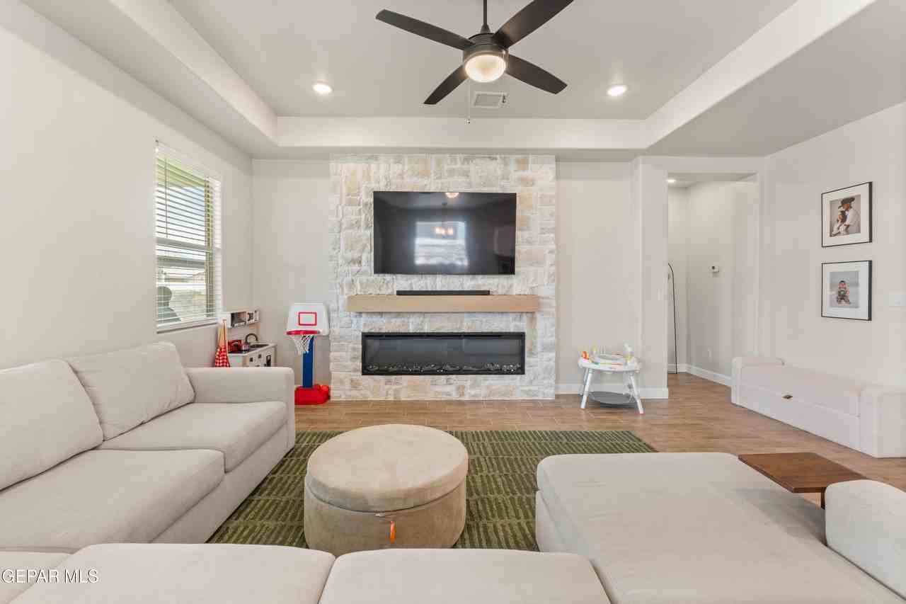 828 Paseo Solar Dr - Photo 6 of 42