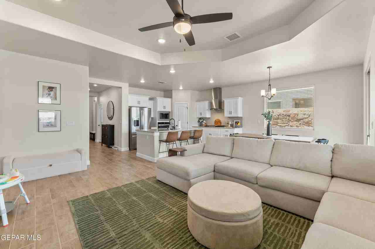 828 Paseo Solar Dr - Photo 7 of 42