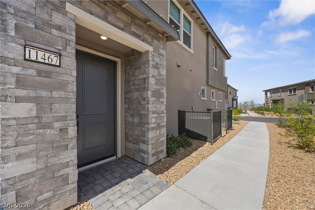 11467 Contour Ave - Photo 4 of 35