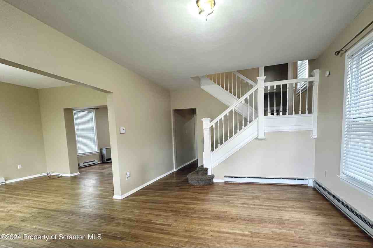 1548 Monsey Ave - Photo 5 of 26